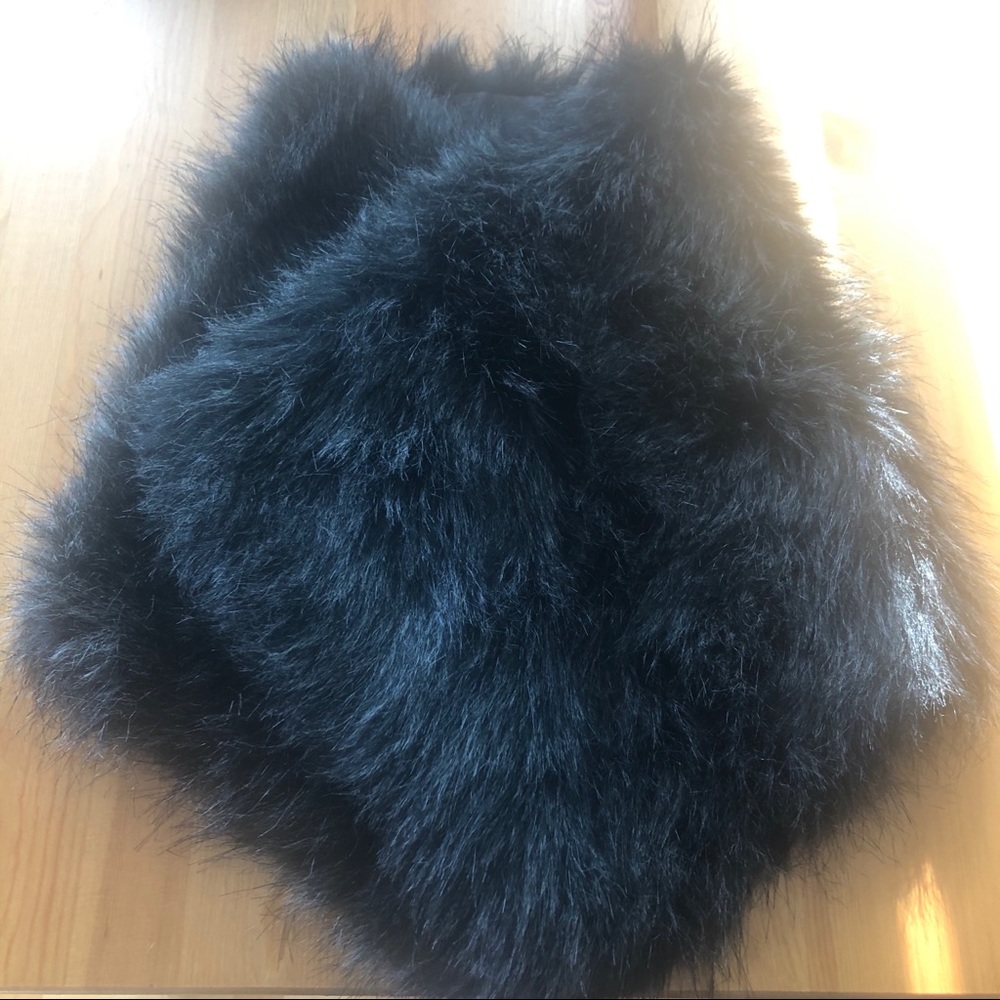 Faux Fur Infinity Stole🖤